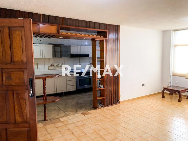 Apartamento en Alquiler Urb Santa Irene Coj Residencial los Claveles