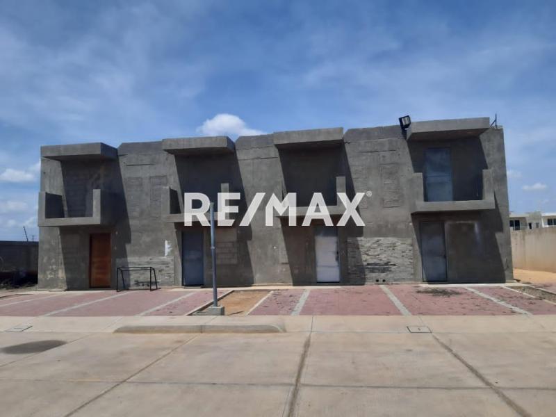 Townhouse en Obra Gris, Conjunto Residencial Los Roques, Puerta Maraven