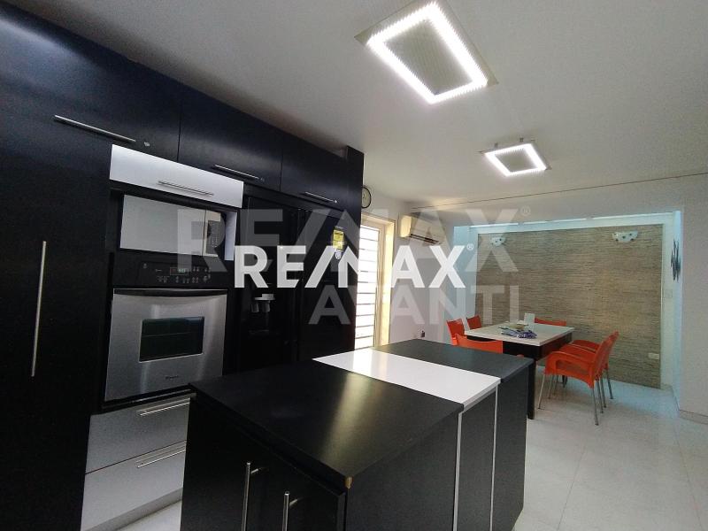 Townhouse en venta en Terranova. Punto Fijo
