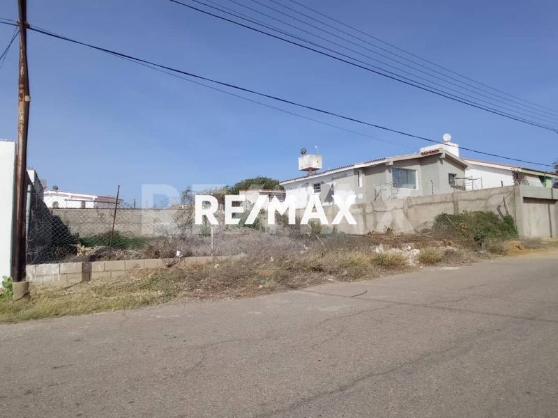 TERRENO EN VENTA, URB. CASACOIMA, PTO FIJO. (700M2)