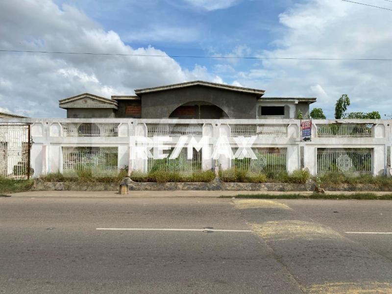 CENTRO COMERCIAL EN VENTA