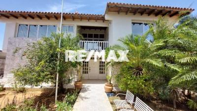 Casa en Venta, Av. Ollarvides, Puerta Maraven.