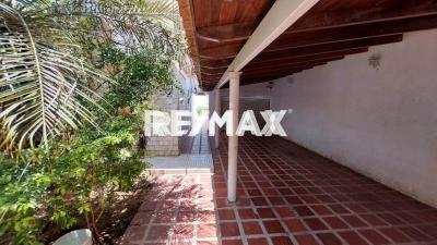 Casa en Venta, Av. Ollarvides, Puerta Maraven.