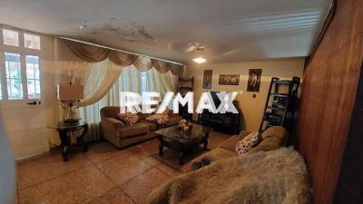 Casa en Venta, Av. Ollarvides, Puerta Maraven.