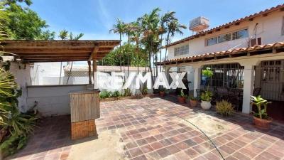 Casa en Venta, Av. Ollarvides, Puerta Maraven.