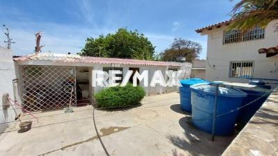 Casa en Venta, Av. Ollarvides, Puerta Maraven.