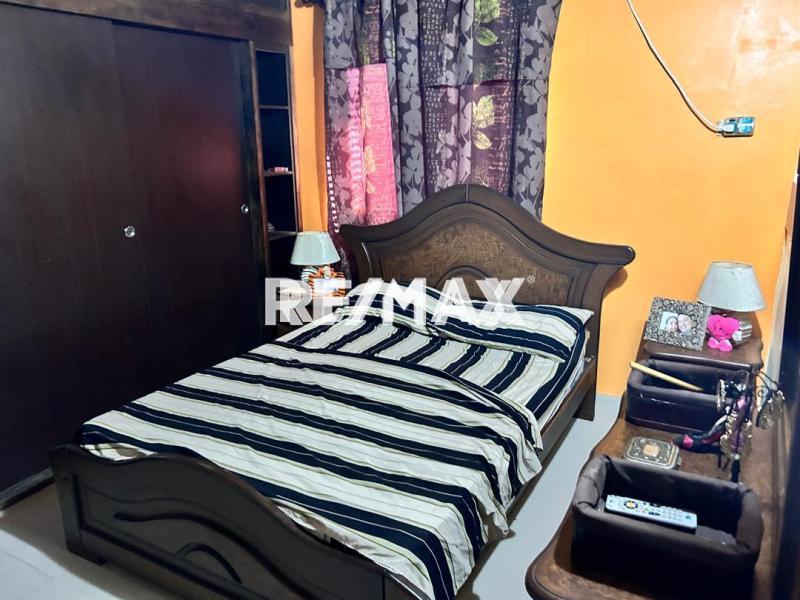 EN VENTA CASA EN URB. EL PLACER