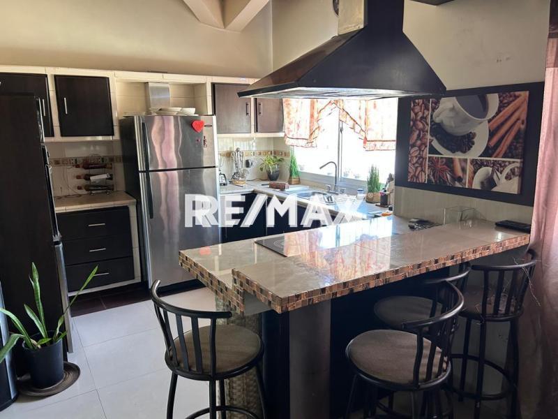 EN VENTA CASA EN URB. EL PLACER