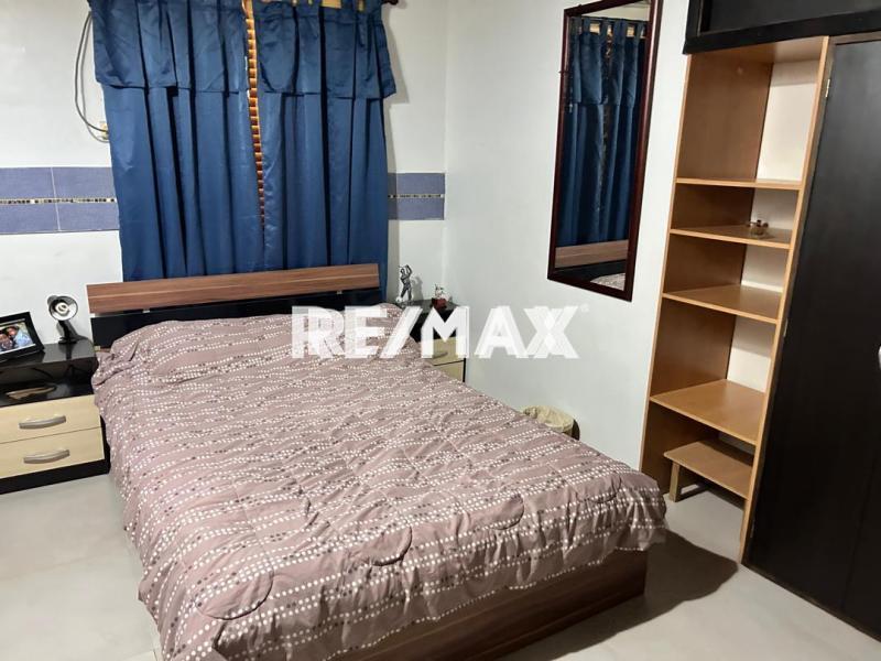 EN VENTA CASA EN URB. EL PLACER