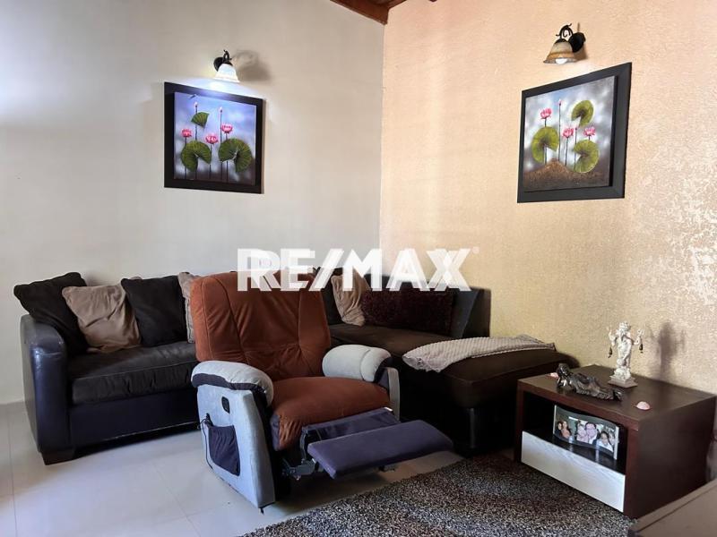 EN VENTA CASA EN URB. EL PLACER