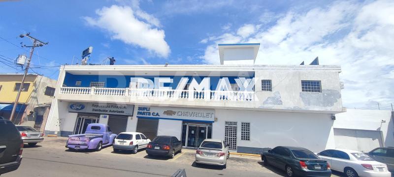 En Alquiler Local Comercial.Calle Libertad entre las Av. Jacinto Lara y Monagas. Punto Fijo, estado Falcon