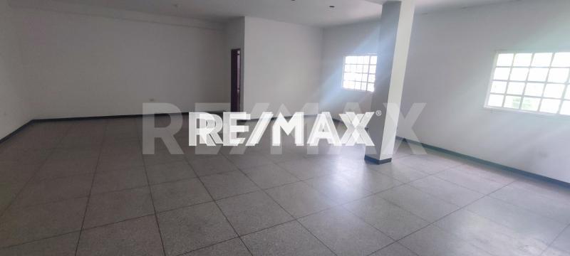 En Alquiler Local Comercial.Calle Libertad entre las Av. Jacinto Lara y Monagas. Punto Fijo, estado Falcon