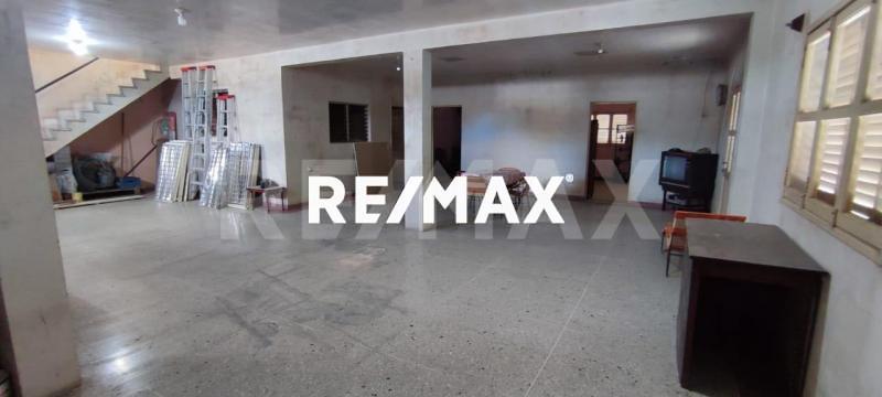 Edificio en Venta, Centro de Punto Fijo.