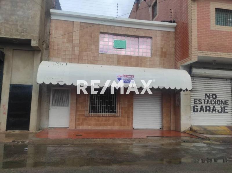 Edificio en Venta, Calle Garcés, Centro de Punto Fijo