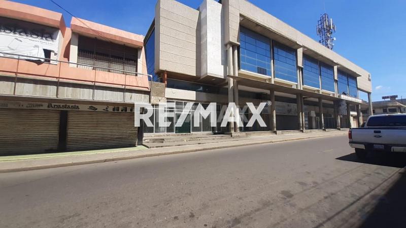 Local en Venta, Av. Bolívar, Centro de Punto Fijo.