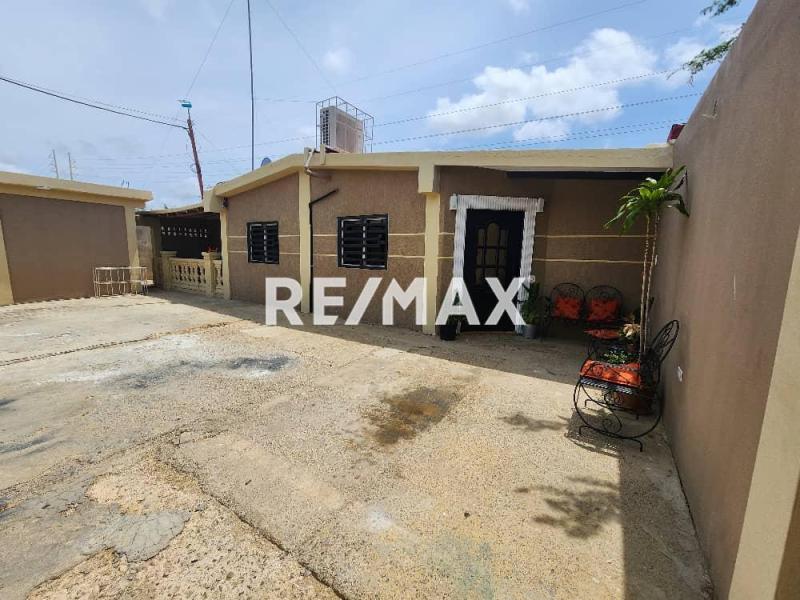 CASA EN VENTA  EL CARDON