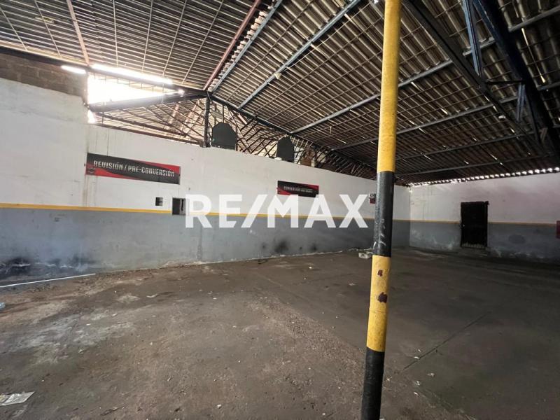 GALPON EN VENTA EN EL CENTRO DE PUNTO FIJO