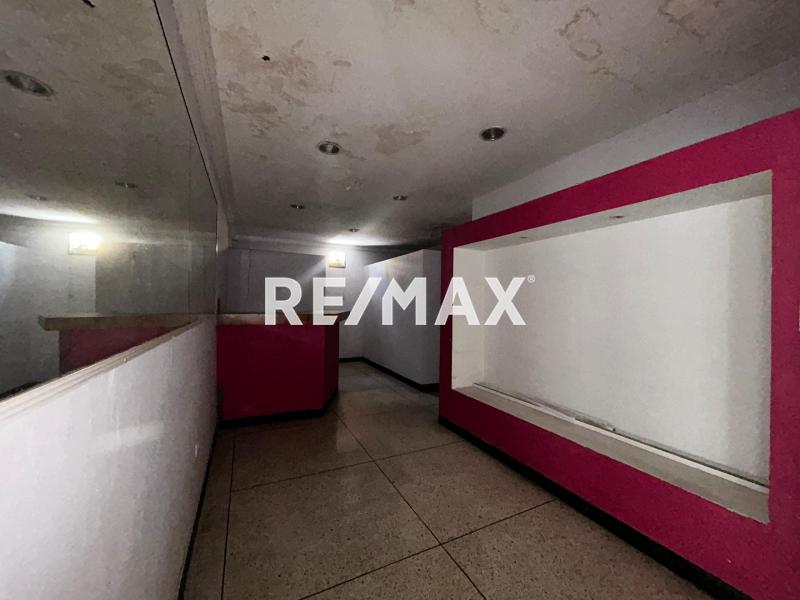Edificio comercial en Alquiler, centro de Punto Fijo