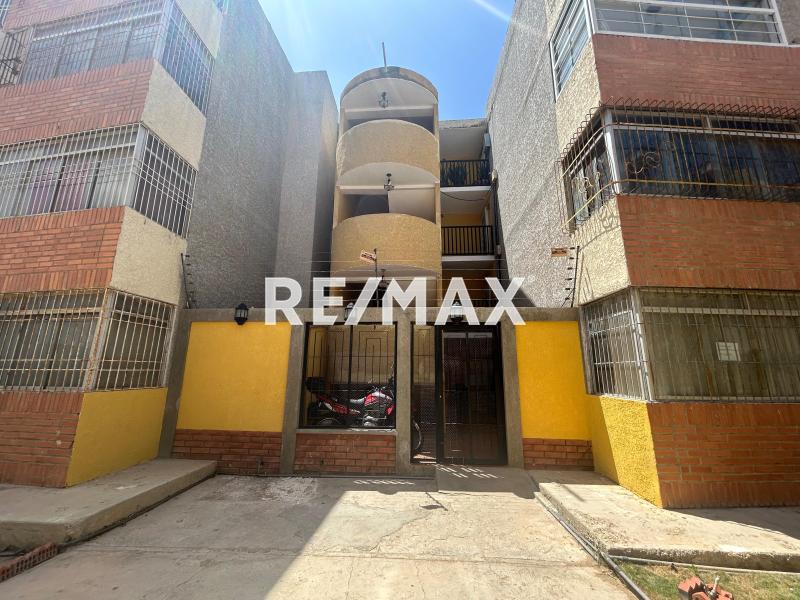 Apartamento Semi Amoblado en Venta, Ubicado en Balcones de Paraguana II.