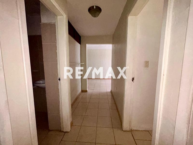 Apartamento Semi Amoblado en Venta, Ubicado en Balcones de Paraguana II.