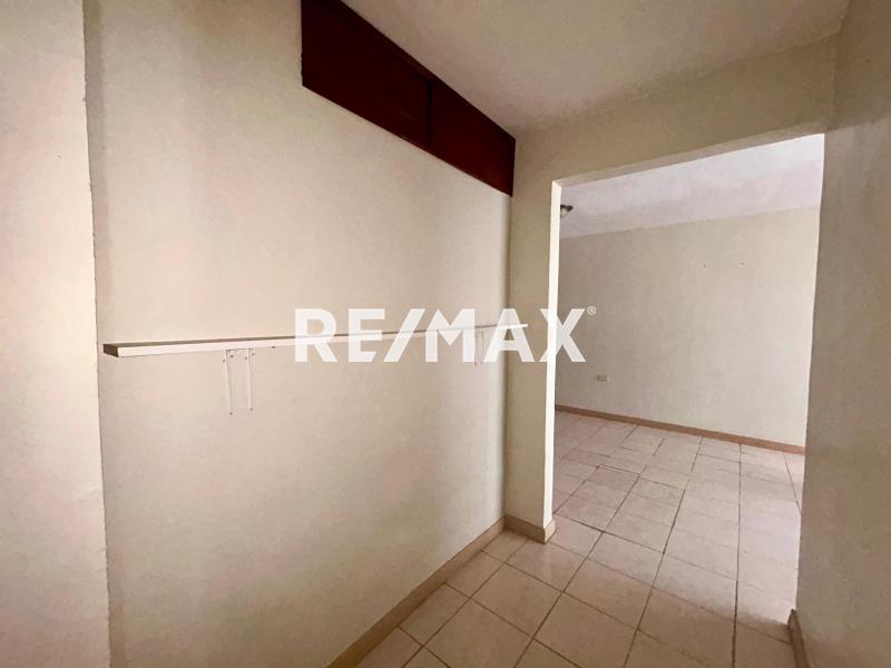Apartamento Semi Amoblado en Venta, Ubicado en Balcones de Paraguana II.