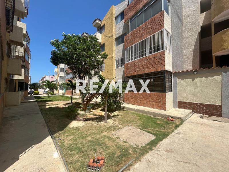 Apartamento Semi Amoblado en Venta, Ubicado en Balcones de Paraguana II.