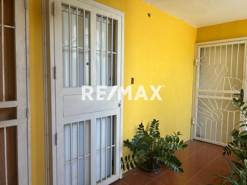 Apartamento Semi Amoblado en Venta, Ubicado en Balcones de Paraguana II.