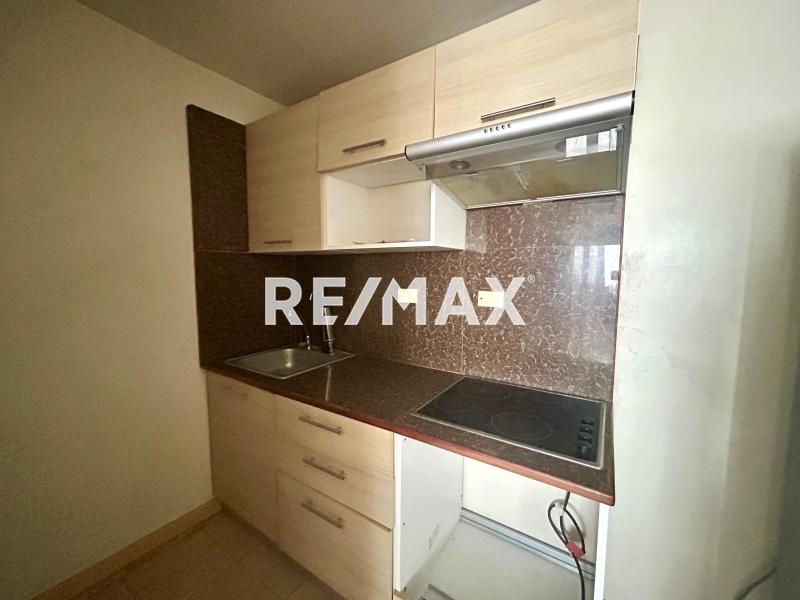 Apartamento Semi Amoblado en Venta, Ubicado en Balcones de Paraguana II.