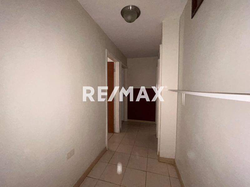 Apartamento Semi Amoblado en Venta, Ubicado en Balcones de Paraguana II.