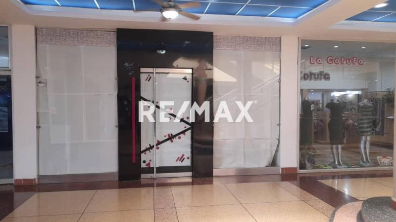 Local Comercial en Venta. C.C. Las Virtudes Planta Baja