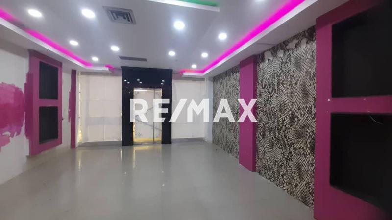Local Comercial en Venta. C.C. Las Virtudes Planta Baja