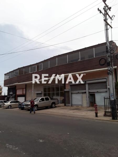 Edificio comercial en venta, centro de Punto Fijo