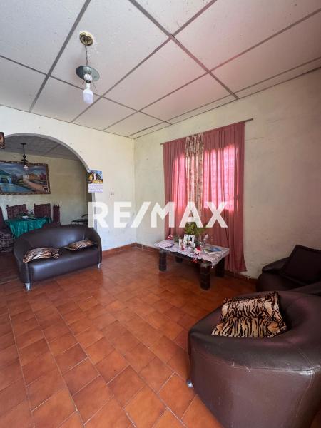 Casa + Local en Venta.  Punto Fijo