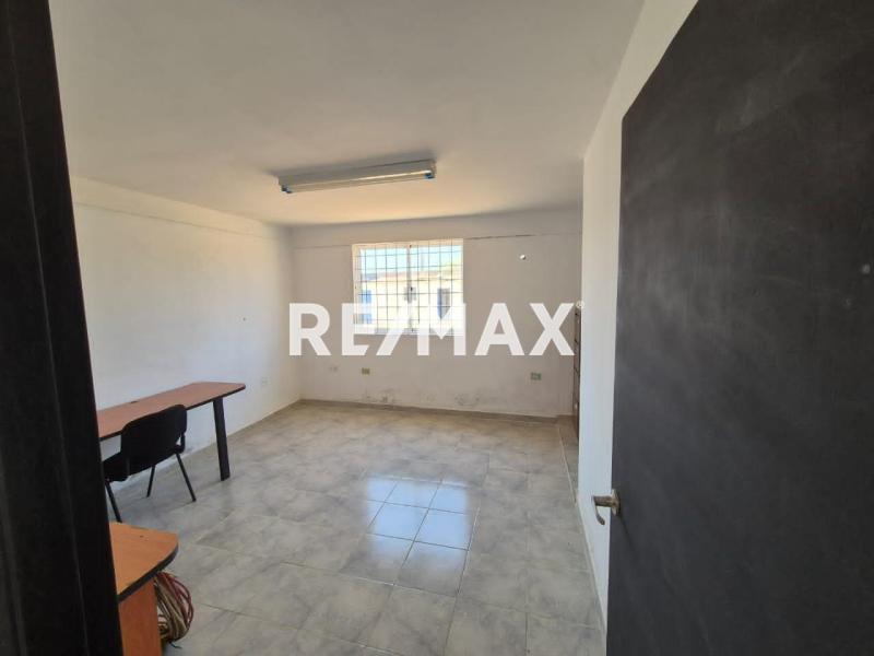 En Alquiler Galpon Industrial Av. Ollarvides sector 23 de enero