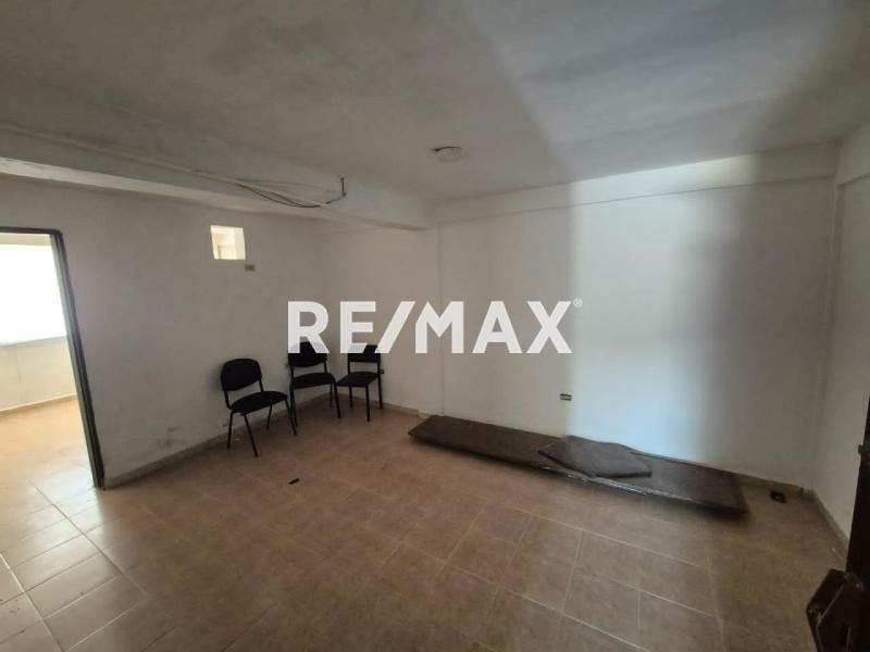 En Alquiler Galpon Industrial Av. Ollarvides sector 23 de enero