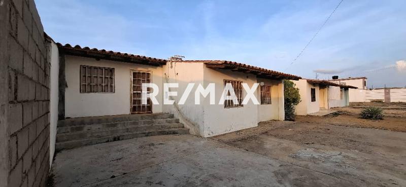 En Venta Casa o TownHouse Urbanizacion Campo Claro, Cardón, Carirubana, Falcón, 4154, VEN - Foto 1