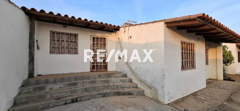 En Venta Casa o TownHouse Urbanizacion Campo Claro, Cardón, Carirubana, Falcón, 4154, VEN - Foto 2