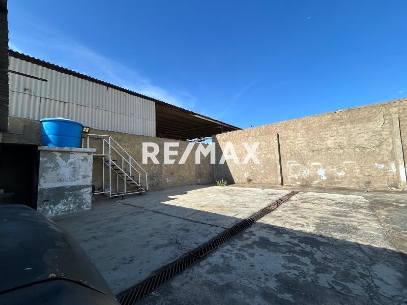 En Alquiler Local Industrial y Galpón Avenida Pumarrosa, Centro, Punto Fijo, Carirubana, Falcón, 4102, VEN