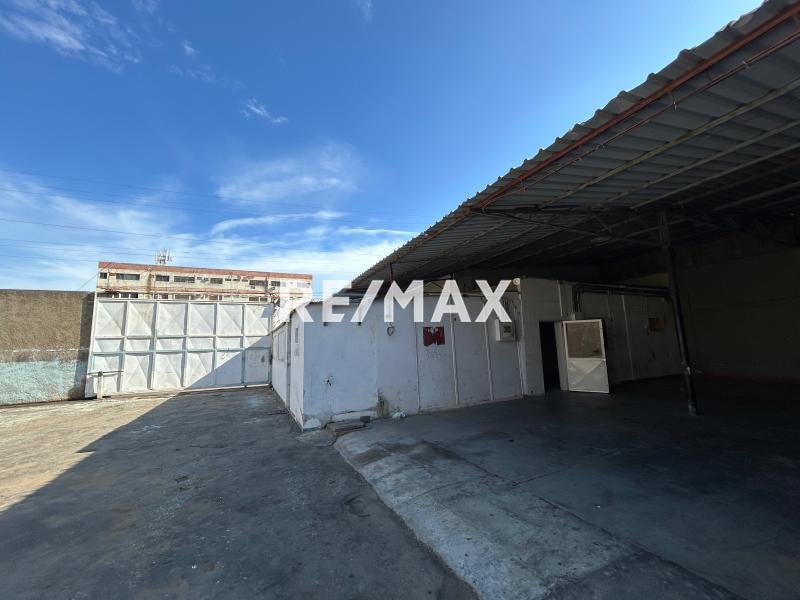En Alquiler Local Industrial y Galpón Avenida Pumarrosa, Centro, Punto Fijo, Carirubana, Falcón, 4102, VEN
