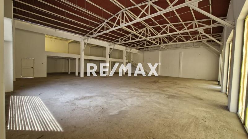 En Venta Local Comercial Avenida Ollarvides, Puerta Maraven, Cardón, Carirubana, Falcón, 4154, VEN