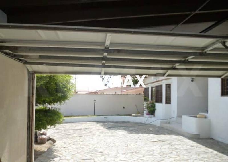 En Venta Casa o TownHouse Calle Yacambú, Judibana, Punto Fijo, Falcon, Venezuela.