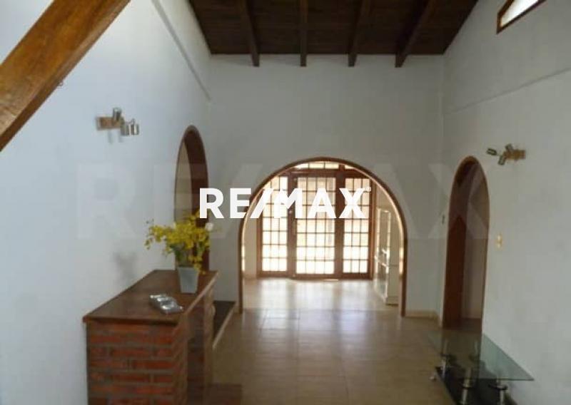 En Venta Casa o TownHouse Calle Yacambú, Judibana, Punto Fijo, Falcon, Venezuela.