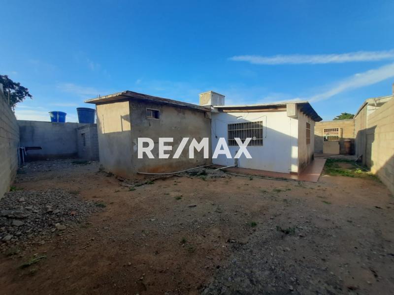 En Venta Casa o TownHouse Los Caciques, Punto Fijo, Municipio Carirubana del Estado Falcon, VEN.