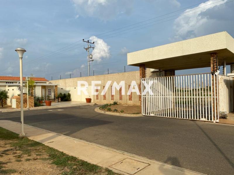 En Venta Casa o TownHouse Conjunto Residencial Villa Norte Puerta Maraven