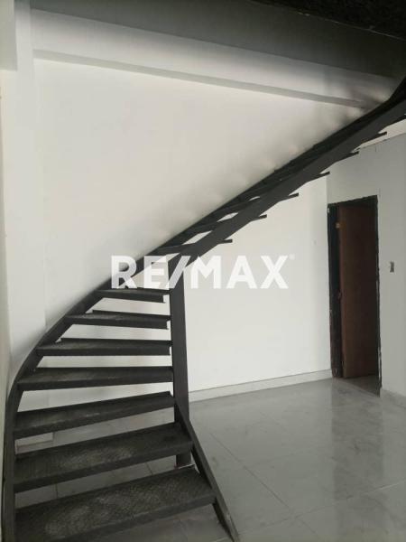 En Venta Local Comercial Avenida Ollarvides, Puerta Maraven, Cardón, Carirubana, Falcón, 4154, VEN