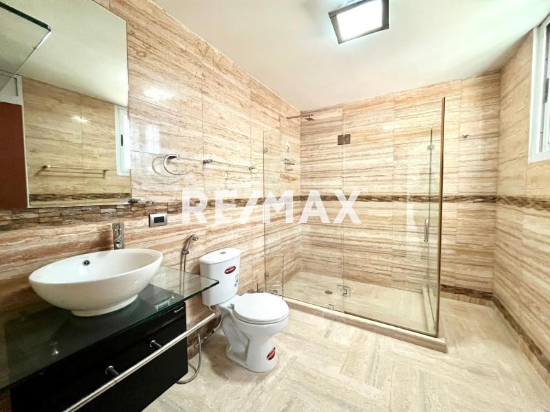 En Venta Casa o TownHouse Ave 27 de Febrero Casacoima