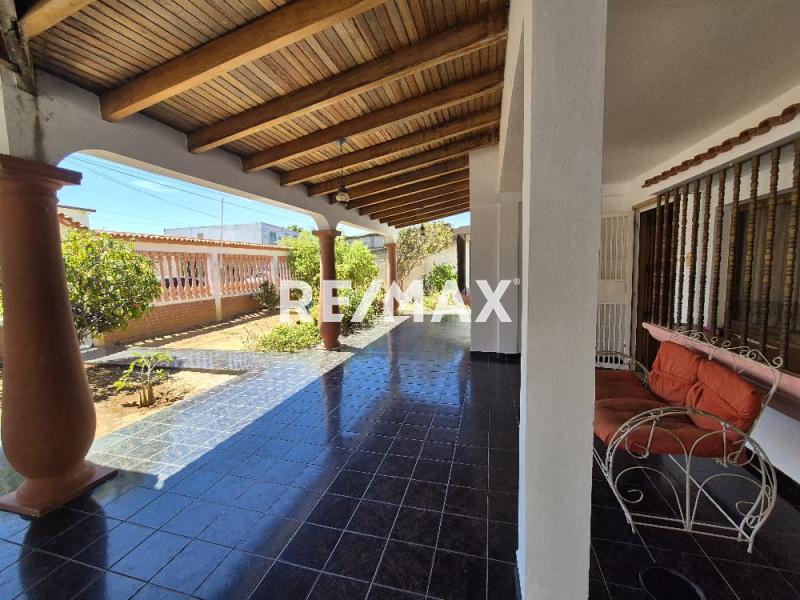 En Venta Casa o TownHouse Santa Irene