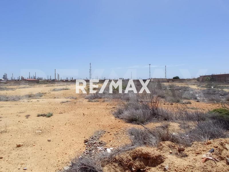 En Venta Terreno y Parcela Calle Bucaral, Urb. Brisamar, Punto Fijo, Carirubana, Punta Cardón, Falcón, VEN