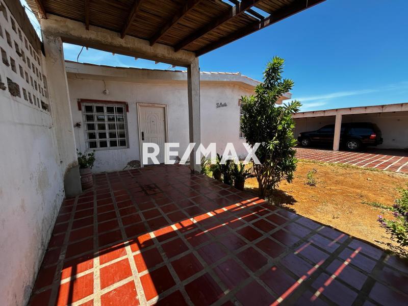 En Venta Casa o TownHouse Urbanizacion Los Caciques, Punto Fijo