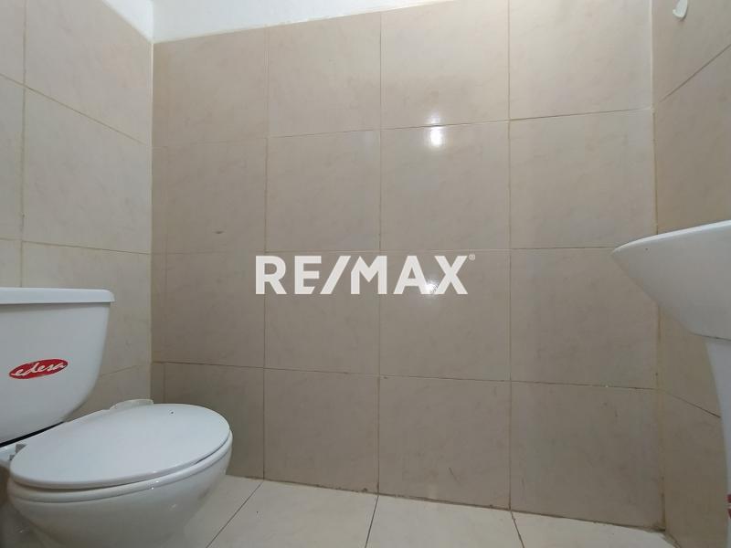En Venta Local Comercial Calle Bachiller Peña, Urb. Puerta Maraven. Punto Fijo